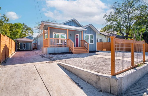 Eastside Promise Neighborhood Cabaña | Spectacular Brand New 4br/2.5ba Near DT/ Riverwalk
