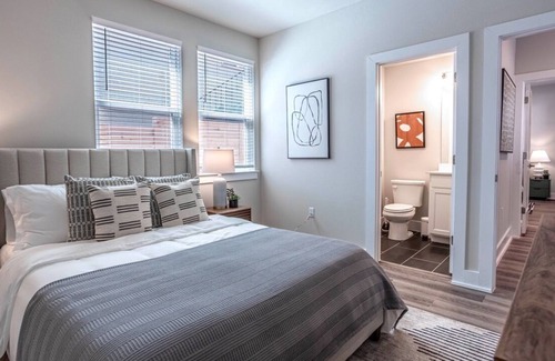 North University Casa | Spectacular Brand-New Triplex w/ 6BRM