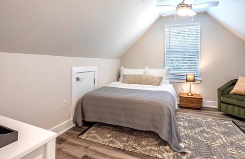North University Casa | Spectacular Brand-New Triplex w/ 6BRM
