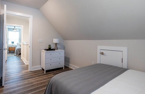 North University Casa | Spectacular Brand-New Triplex w/ 6BRM