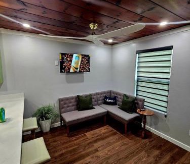 McAllen Chalet De Esquí | spectacular challet 5 minutes la plaza mall, shopping stores, restaurants and hospitals