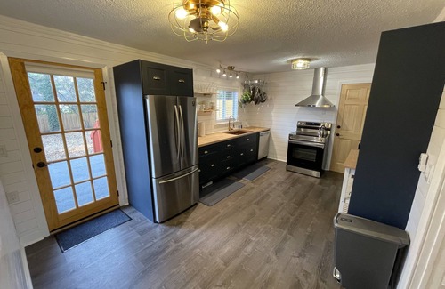 Bull Mountain Casa | Spectacular Choice: Sleeps 6, Your Dog Welcome Too
