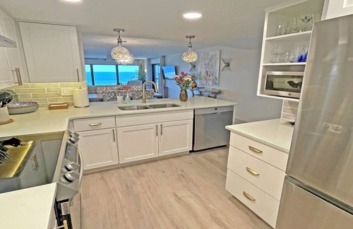 Amelia City Condominio | Inmaculado Surf & Racquet Club OCEANFRONT condominio a pasos del Ritz Carlton!