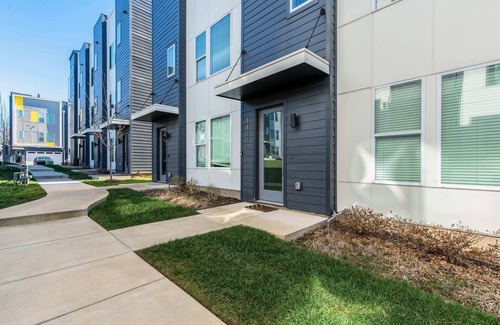 Talbot's Corner Villa | Spectacular Condo Rooftop Deck Great for Groups