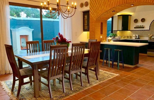 Antigua Guatemala Casa | Una espectacular villa ecológica estilo colonial antigüeño