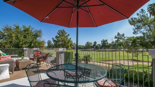 Superstition Springs Casa | Spectacular Golf Course Home with Pool and Views