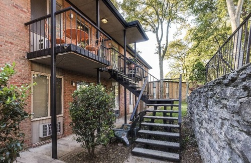 Green Hills Condominio | SPECTACULAR Hillsboro Hideaway w/Laundry in Nashville Near Vandy, Belmont, 440!