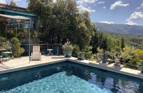 Menerbes Apartamento | Spectacular Hilltop Tower Get-Away in Romantic Luberon Village