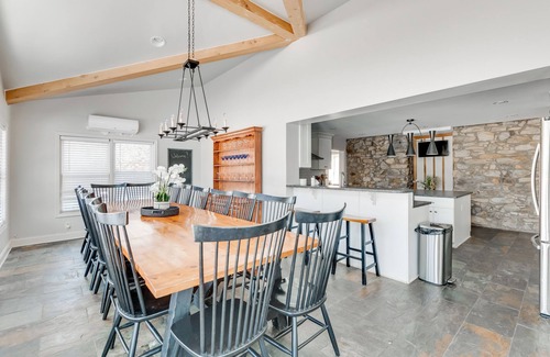 Lakeview Casa | Spectacular Home : Horse, Bike and Wine Country