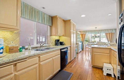 Hollywood Beach Casa | Spectacular home with rooftop deck, ocean view, & fireplace - 1 block from ocean