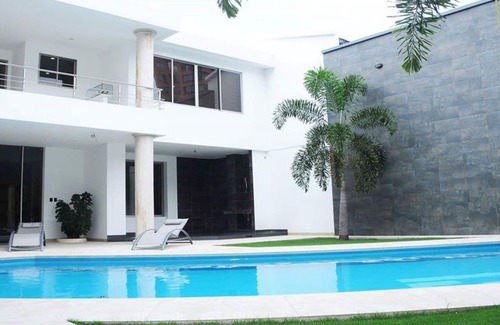 Cali Casa | ESPECTACULAR CASA CON PISCINA PRIVADA