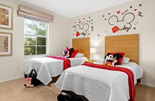 West Kissimmee Casa | Spectacular House with 3 BR - Private Pool, BBQ - Minutes from Disney!
