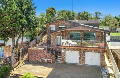 Lake Heights Casa | Spectacular Lake and Ocean View Holiday Home