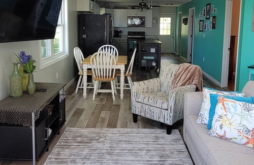 North East Cabaña | Spectacular Lake Erie Sunsets with beach access