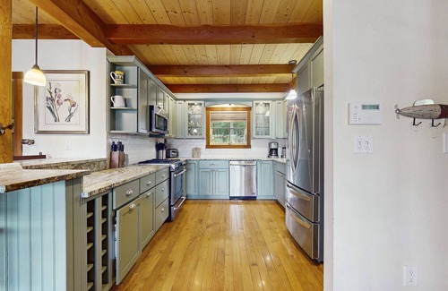 New Hampton Casa | Spectacular lakefront home w/ private dock, beach, swim platform, gazebo & porch