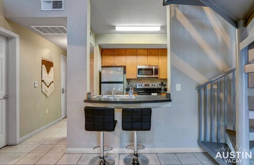 West Campus Apartamento | Spectacular Location! West Campus Apt for 8 + Loft
