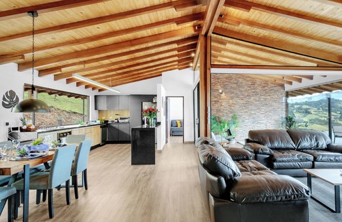 Choconta Cabina | Espectacular Casa en el embalse del sisga con vista al agua