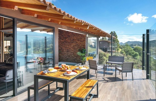 Choconta Cabina | Espectacular Casa en el embalse del sisga con vista al agua