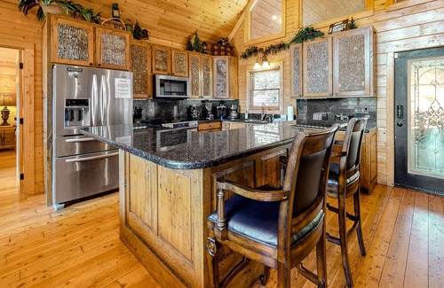 Wears Valley Cabina | Spectacular mountain lodge with private hot tub, game room, great view & 3 decks