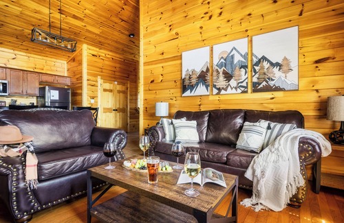 Gatlinburg Cabina | Cabina de lujo con vista panorámica de Mtn, jacuzzi y sala de juegos para 8ppl