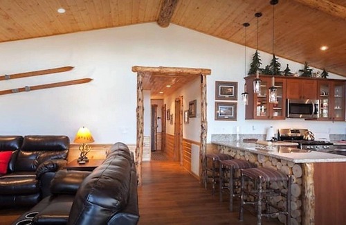 Upper Moonridge Chalet De Esquí | Chalet de diseño con espectaculares vistas a la montaña.