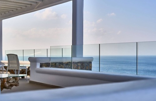 Elia Villa | Spectacular Mykonos Suite | Villa Luxor | 5 Bedrooms | Private Pool and Outdoor Hot Tub | Beautiful Sea Views | Elia