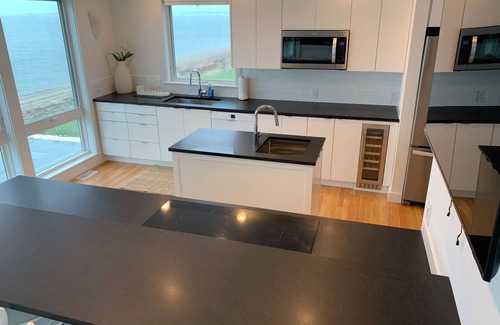 Cape Cod Casa | Spectacular Newly Constructed 3-Bedroom Beachfront Home in North Truro