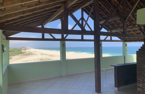 Itaipuacu Villa | Espectacular propiedad frente al mar en una playa tranquila a una hora de Río con piscina