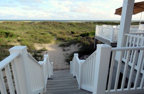 Atlantic Beach Cabaña | ¡Espectacular refugio familiar frente al mar en Atlantic Beach!