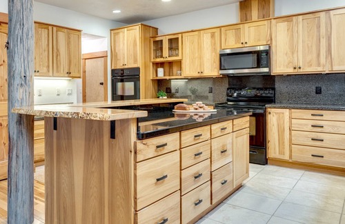 Mount Hood Village Casa | Spectacular Private Mountain Cabin on 6 Acres, Epic Outdoor, Hot Tub, Game Room, Pond