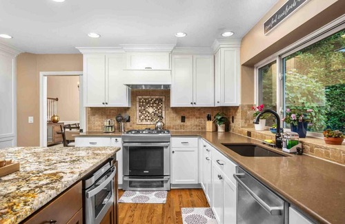 Beaverton Casa | Spectacular Private Retreat on Five Acres, Huge Deck, Hot Tub w/ Views, Game Room, Close to Portland