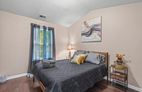 Stockbridge Casa | Spectacular Quiet Townhome with Modern Comfort