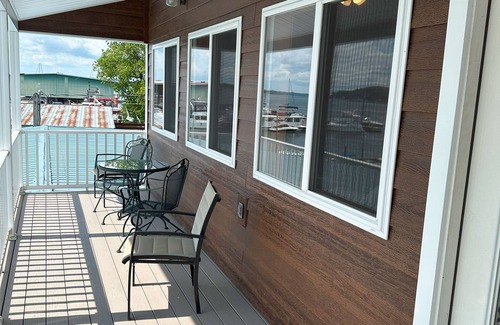 Clayton Apartamento | SPECTACULAR RIVERFRONT MARINA APARTMENT 2-BR, 2-Bath in the village of Clayton
