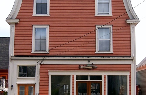 Lunenburg Waterfront Apartamento | Espectacular Loft con vista al mar con vista al puerto de Lunenburg en el corazón de la ciudad