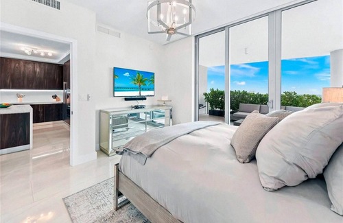 Central Fort Lauderdale Apartamento | Spectacular Skyline and Ocean Views from Luxurious Flow-Through Penthouse