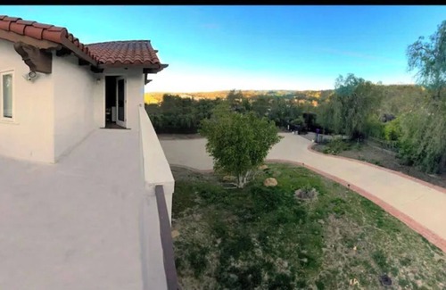 Calabasas Casa | Spectacular Spacious Studio and Master Suite