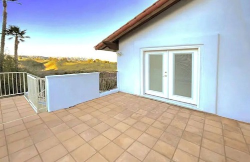 Calabasas Casa | Spectacular Spacious Studio and Master Suite
