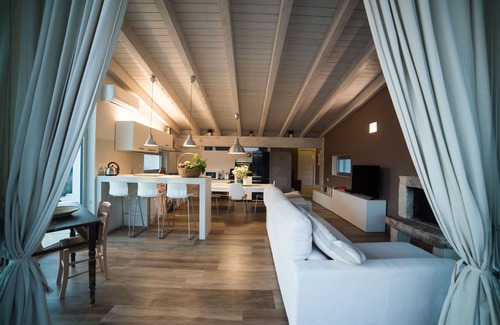Alberobello Villa | Trulli villa con piscina privada rodeada de matorral mediterráneo