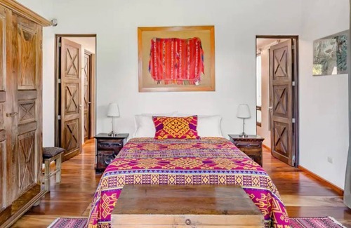 Antigua Guatemala Casa | Spectacular Volcano Vistas from a Captivating Home