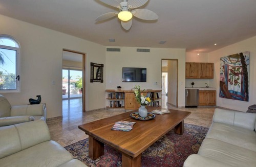 San Jose del Cabo Casa | ¡Vistas espectaculares! Recientemente remodelado 4 BD casa, a pocos pasos de la playa en Palmilla