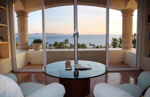 San Jose del Cabo Casa | ¡Vistas espectaculares! Recientemente remodelado 4 BD casa, a pocos pasos de la playa en Palmilla