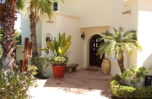 San Jose del Cabo Casa | ¡Vistas espectaculares! Recientemente remodelado 4 BD casa, a pocos pasos de la playa en Palmilla