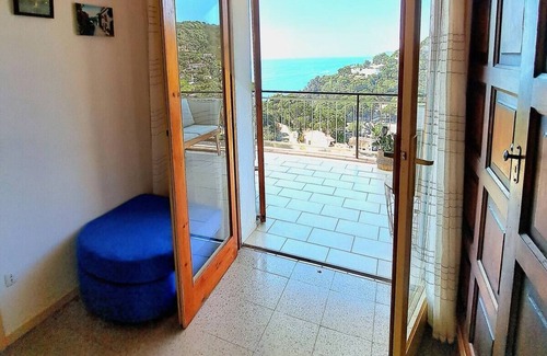Canet de Mar Apartamento | Spectacular Views at the Rose of the Sea!