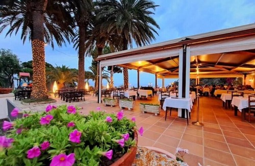 Canet de Mar Apartamento | Spectacular Views at the Rose of the Sea!