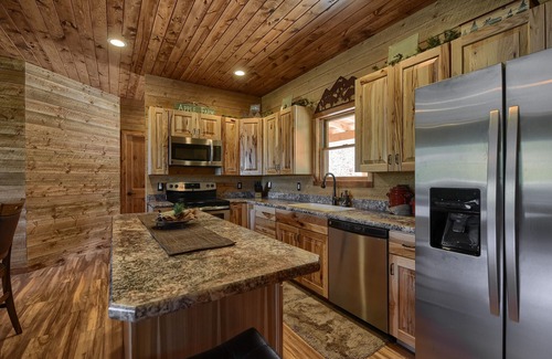 Deadwood Cabina | Vistas espectaculares desde esta casa recién construida de 3BR Hilltop fuera de Deadwood