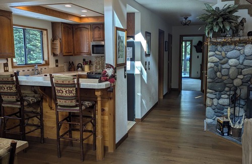 Truckee Casa | Vistas espectaculares, Walk to Rec Center, ideal para familias con teatro y trineo