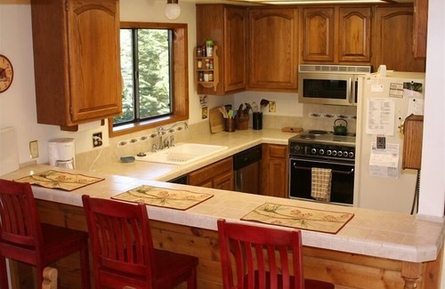 Truckee Casa | Vistas espectaculares, Walk to Rec Center, ideal para familias con teatro y trineo