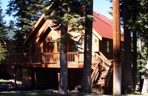 Truckee Casa | Vistas espectaculares, Walk to Rec Center, ideal para familias con teatro y trineo