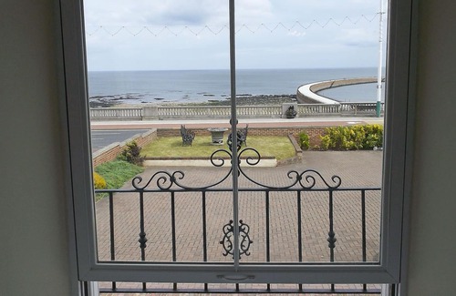 Roker Apartamento | Vistas espectaculares de la playa, el mar, el muelle y el faro.