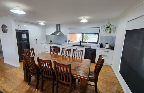 West Coast Tasmania Casa | Spectacular views of Macquarie Harbour from your very own private deck!